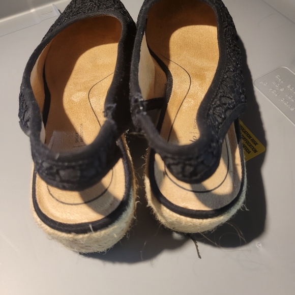 Black Lace Slingback Flats - Picture 3 of 3